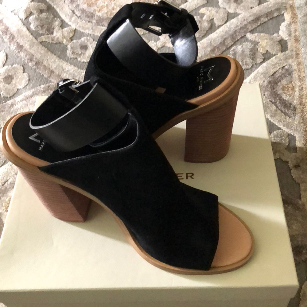 Black peep toe pumps